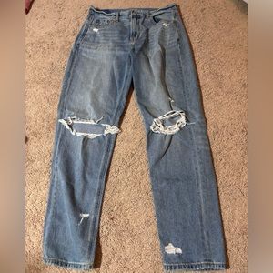 American Eagle Mom Jeans. Size 4.